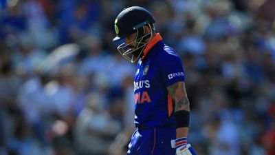 Virat Kohli should control his nerves and set small targets, says Pravin Amre