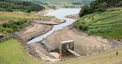 Dovestone Reservoir levels drop during heatwave as residents urged to 'use water wisely'
