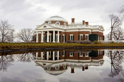 Fox worried: "Monticello is going woke"