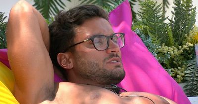 Love Island fans 'embarrassed' as Davide 'takes the bait'