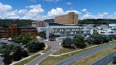 Senior doctor launches legal action over handling of alleged safety concerns in Canberra Hospital's Intensive Care Unit