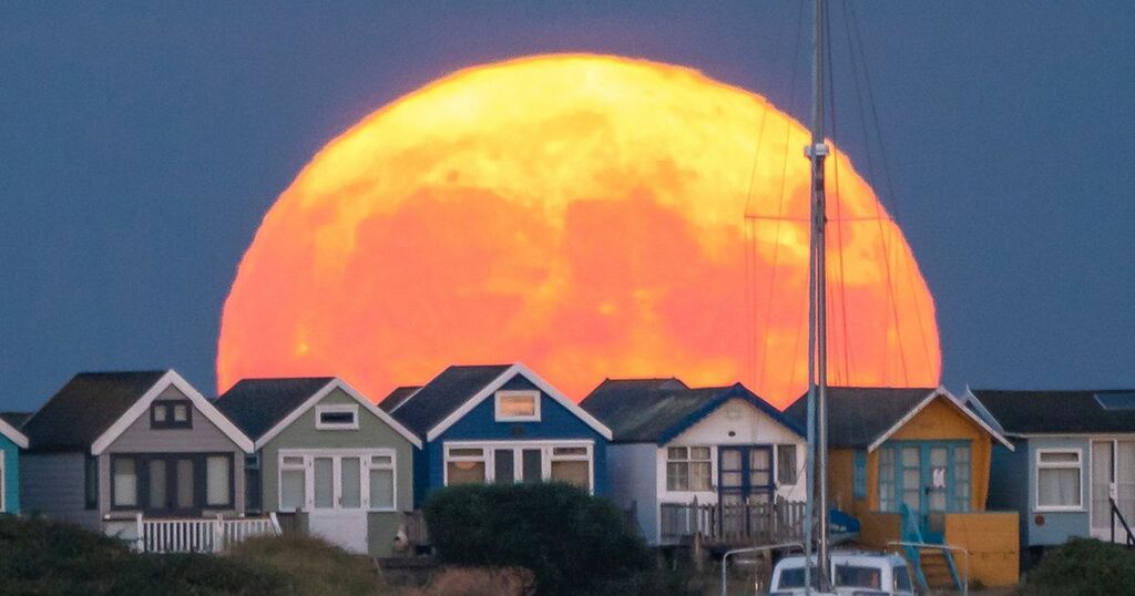 Incredible Buck Moon display lights up the night sky…