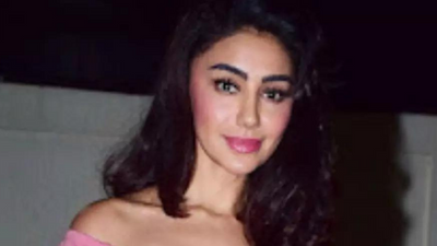 Mumbai: Actress Mahek Chahal loses Rs 50,000 to cheats while booking parcel online