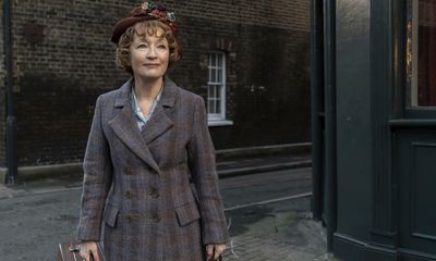 Mrs Harris Goes to Paris review – Lesley Manville charms in light soufflé