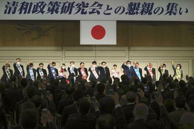 LDP's Abe faction eyes collective leadership system