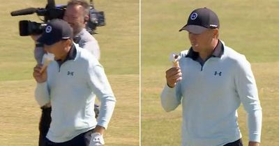 Open fans "get brain freeze" as Jordan Spieth struggles to eat ice cream at St Andrews