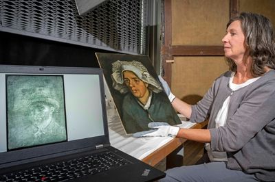 UK gallery unearths hidden Van Gogh self-portrait