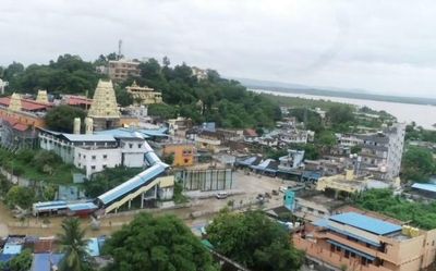Godavari turns perilous at Bhadrachalam, over 10,000 evacuated from nine mandals