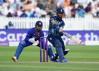 England post 246 as they battle to keep one-day series alive against India