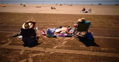 NHS heatwave health warning and how to spot signs of heatstroke