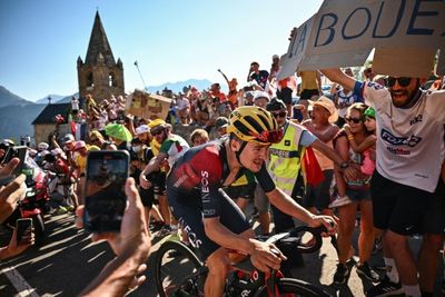 Pidcock wins Tour de France 12th stage, Vingegaard still in yellow