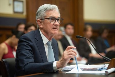 Fed ethics inquiry clears Powell and Clarida trades