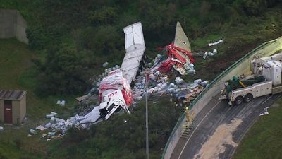Melbourne residents warned of hazardous fumes after truck crash causes chemical spill