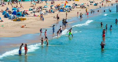 UK weather forecast: Sizzling heat to climb over weekend before Tuesday's record 41C