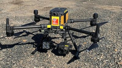Drone-flying Albury and Wagga firefighters help flood-affected NSW cane farmers get back to harvest