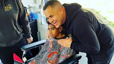 Former trauma specialist now Walkabout Barber spreading kindness and haircuts