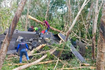 7 hurt in helicopter crash landing