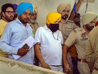 Daler Mehndi, Navjot Sidhu in same barrack in Punjab's Patiala jail