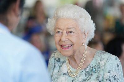 ‘Typical’ quips the Queen as mobile phone rings during hospice visit