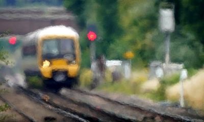Rail passengers urged to avoid train travel in extreme UK heatwave