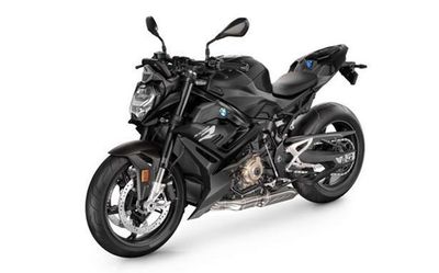 BMW S 1000 R superbike updated with more tech