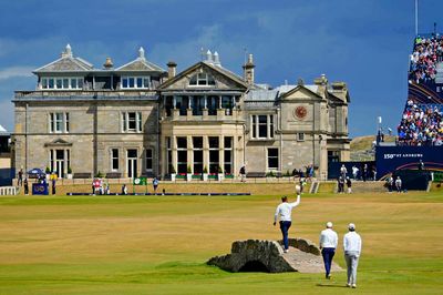 Watch: Rory McIlroy tips his cap to Tiger Woods as he plays 18 (possibly for the last time) at St. Andrews