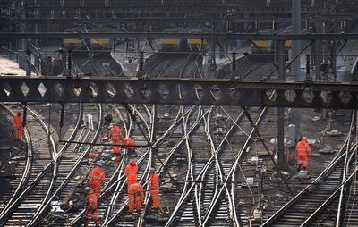 Britain’s railways not engineered to cope with heatwave, experts warn
