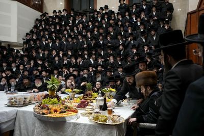Israeli policy on ‘kosher cellphones’ outrages Haredi rabbis