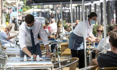 Bill forcing restaurants to hand over tips to staff wins MPs’ backing