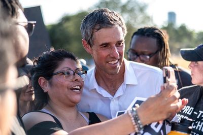 Beto O’Rourke outraises Greg Abbott in the first half of 2022 in Texas governors’ race