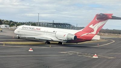 Bogged aeroplane recovered at Rockhampton airport five days after sinking in soft ground