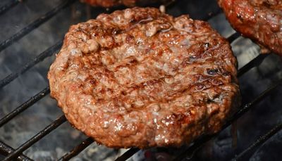 Grilling burgers and Beyond Meat patties: A time and temperature guide