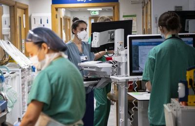 Nurses say reported 5% pay rise ‘not remotely acceptable’