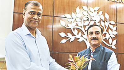 Delhi Metro Rail Corporation MD Vikas Kumar reviews status of Patna metro rail project