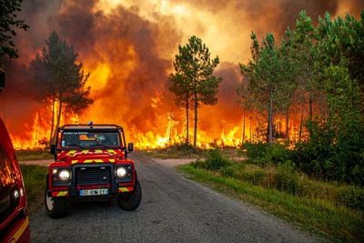 Heatwave scorches Europe as hundreds evacuated from wildfires