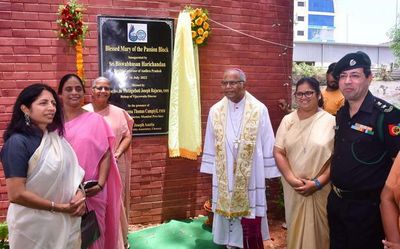 Bishop praises Maris Stella College for promoting literacy among girls