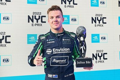 New York E-Prix: Cassidy claims first FE pole of the season