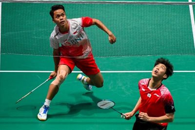 Ginting beats badminton world champ Loh to break Singapore hearts