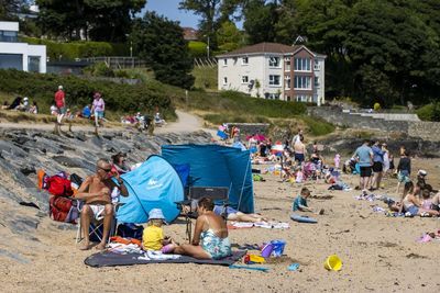 Public urged to call ambulance only in emergency during heatwave