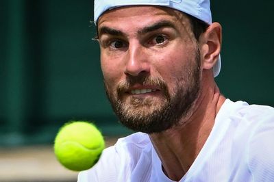 Cressy ousts Isner to reach ATP Hall of Fame Open final