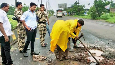 Kalyan: Scooterist falls due to pothole, run over by bus
