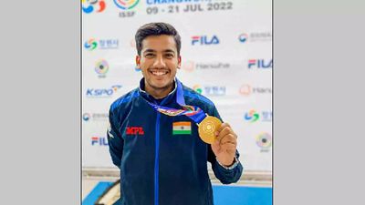 Steady Aishwary shoots World Cup gold