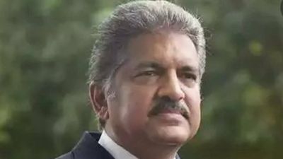 Mumbai: Cops help international student, Anand Mahindra tweets praises