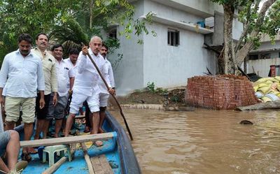 Godavari flood remains on rise as inflow exceeds 25.40 lakh cusecs at Andhra’s Dowleswaram