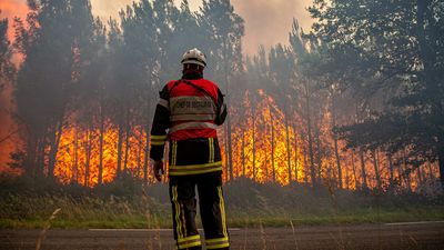 Forest fires rage in southwest France for fifth day
