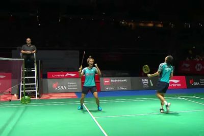 Dechapol, Sapsiree smash Chinese to take Singapore Open