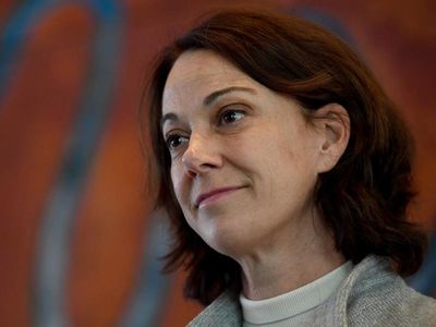 Independent MP tackles 'jobs for mates'