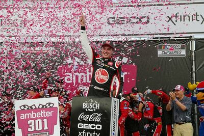 Bell bests Elliott for New Hampshire Cup win