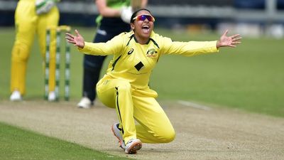 Australia hammers Ireland in second Twenty20 of tri-series, with Alana King starring again