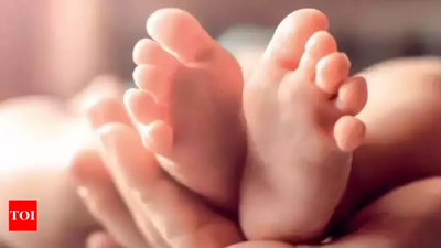 Bihar: Sitamarhi woman gives birth on road